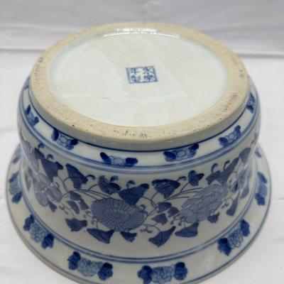 Large Chinese Vintage Porcelain Blue and White Basin with Four Characters Mark