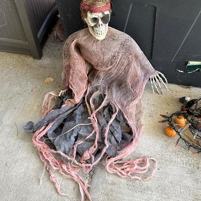214 HALLOWEEN DECORATION 2 TUBS SPOOKS GHOSTS LIGHTS