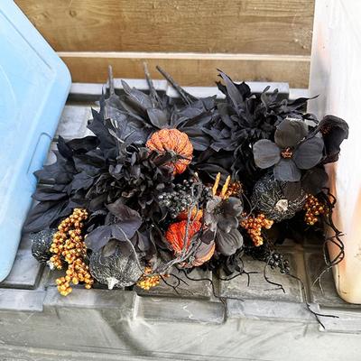 214 HALLOWEEN DECORATION 2 TUBS SPOOKS GHOSTS LIGHTS