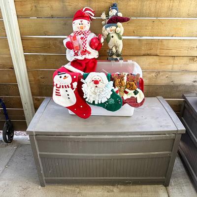 215 XMAS DECORATIONS 2 TUBS SNOWMEN SANTAS LIGHTS STOCKINGS