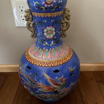 Pair of Chinese Vintage Porcelain Enamel Colour Bottle Vase With Four Characters Mark