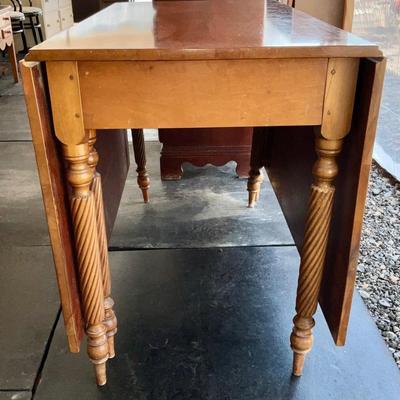 Lot# 4 Vintage Pembrooke Style Drop Leaf Table