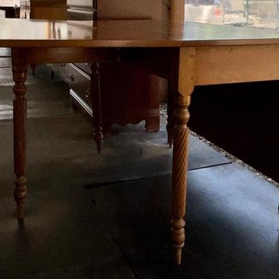 Lot# 4 Vintage Pembrooke Style Drop Leaf Table