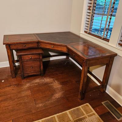 Corner Desk w/File Cabinet (D-JS)