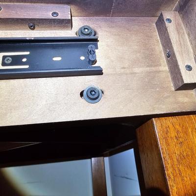 Corner Desk w/File Cabinet (D-JS)