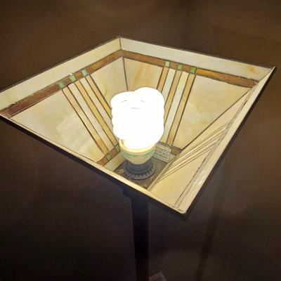 Floor Lamp w/Stained Glass Shade (D-JS)