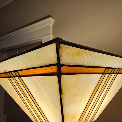 Floor Lamp w/Stained Glass Shade (D-JS)