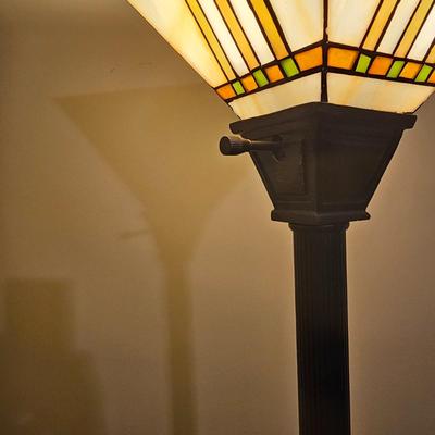 Floor Lamp w/Stained Glass Shade (D-JS)