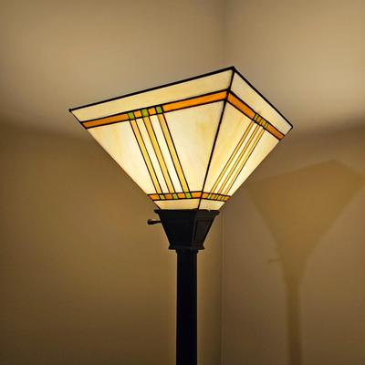 Floor Lamp w/Stained Glass Shade (D-JS)