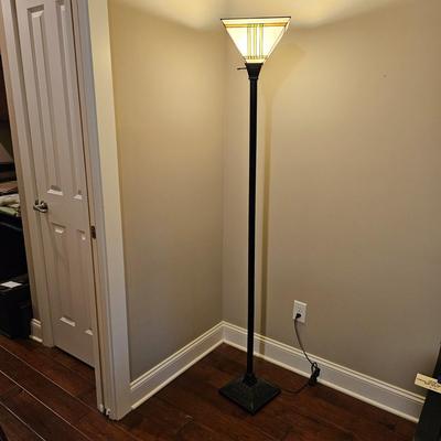 Floor Lamp w/Stained Glass Shade (D-JS)