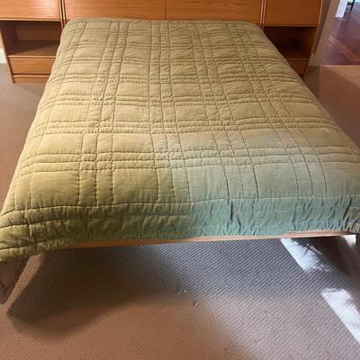 Queen Comforter (G-MG)