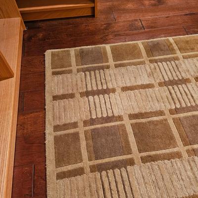 Rug & Home Wool Area Rug w/Pad (D-JS)