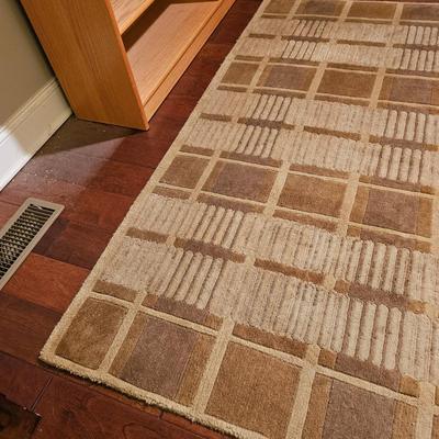 Rug & Home Wool Area Rug w/Pad (D-JS)