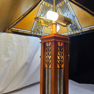 Wood Tabletop Lamp w/Stained Glass Shade (D-JS)