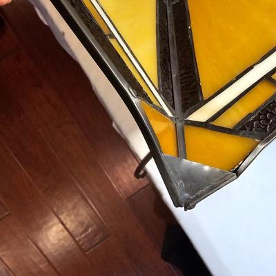 Wood Tabletop Lamp w/Stained Glass Shade (D-JS)