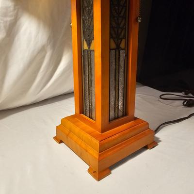 Wood Tabletop Lamp w/Stained Glass Shade (D-JS)