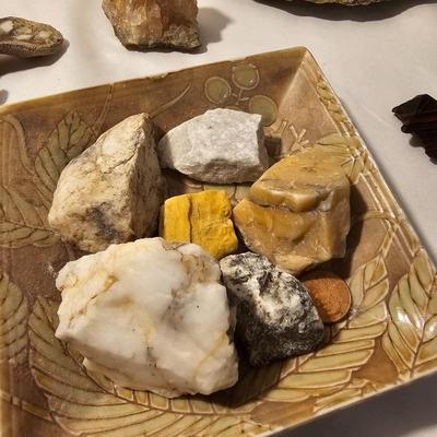 Assortment of Mineral & Rock Specimens (DR-JS)