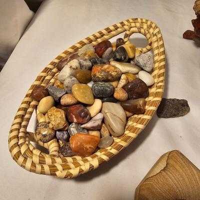 Assortment of Mineral & Rock Specimens (DR-JS)