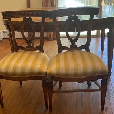 Robust Wood Kitchen Dinning Table with Leap Extension/Sits 8