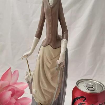 Vintage Large Lladro "Woman with Umbrella & Dog" Papillon Vincente Martinez