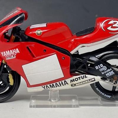 2001 Yamaha YZR 500 - Max Biaggi Grand Prix, IXO, China, 1/24 Scale, Mint Condition