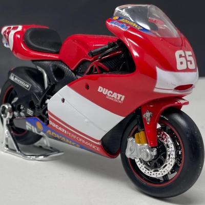 2005 Ducati Desmosedici - Loris Capirossi Grand Prix, Maisto, 1/24 Scale, Mint Condition