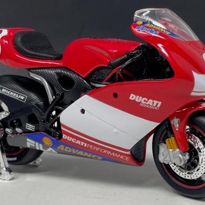 2005 Ducati Desmosedici - Loris Capirossi Grand Prix, Maisto, 1/24 Scale, Mint Condition