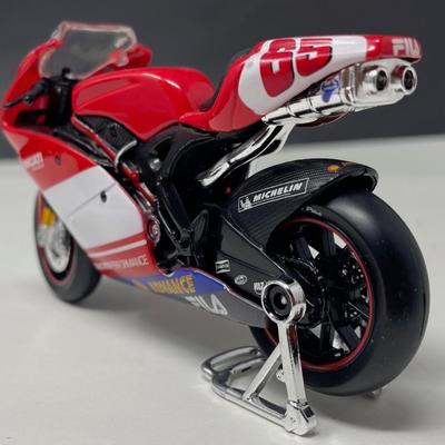 2005 Ducati Desmosedici - Loris Capirossi Grand Prix, Maisto, 1/24 Scale, Mint Condition