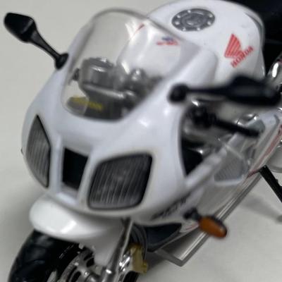 2002 Honda VTR 1000 SP2 Production, IXO, China, 1/24 Scale, Mint Condition