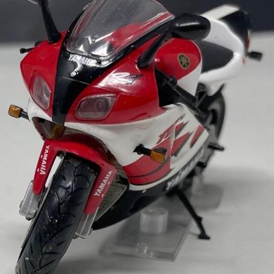 2002 Yamaha YZF R7 Production, IXO, China, 1/24 Scale, Mint Condition