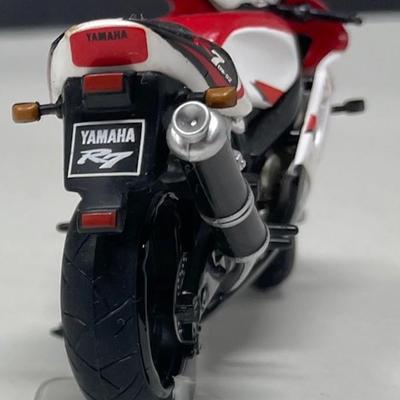 2002 Yamaha YZF R7 Production, IXO, China, 1/24 Scale, Mint Condition