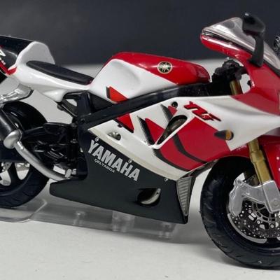 2002 Yamaha YZF R7 Production, IXO, China, 1/24 Scale, Mint Condition