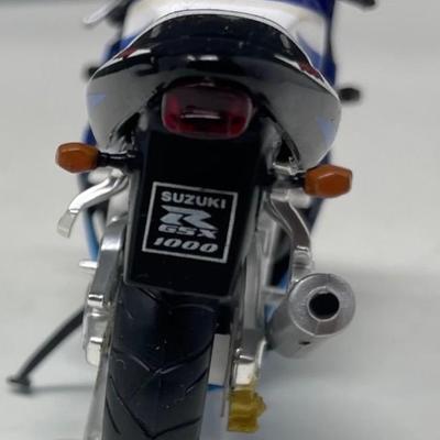 2002 Suzuki GSXR1000 Production, IXO, China, 1/24 Scale, Mint Condition