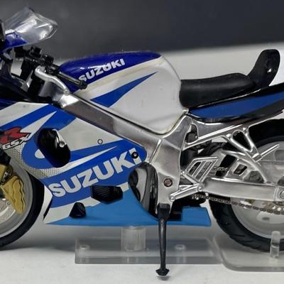 2002 Suzuki GSXR1000 Production, IXO, China, 1/24 Scale, Mint Condition