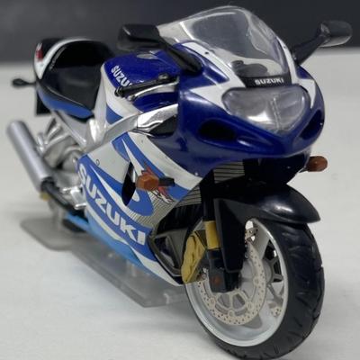 2002 Suzuki GSXR1000 Production, IXO, China, 1/24 Scale, Mint Condition