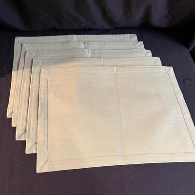 Placemats, Tablecloths & More (D-MG)