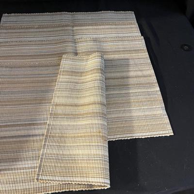Placemats, Tablecloths & More (D-MG)