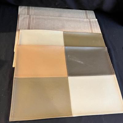 Placemats, Tablecloths & More (D-MG)