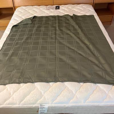 Placemats, Tablecloths & More (D-MG)
