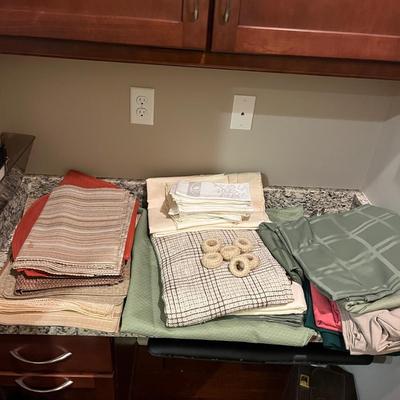 Placemats, Tablecloths & More (D-MG)
