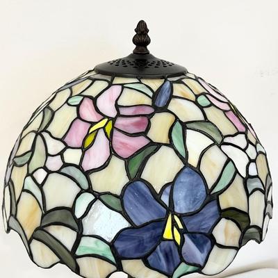 QOUIZEL LIGHTING ~ Single (1) ~ 19” Tiffany Style Metal Base Table Lamp ~ Stained Glass Shade