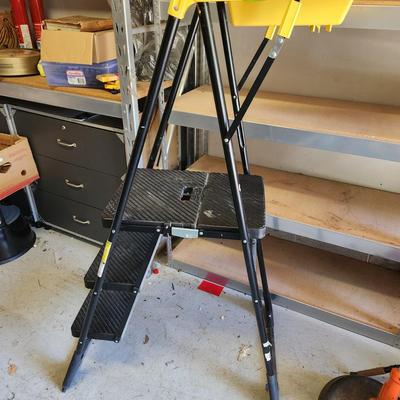 Cosco Large Heavy Duty 3 Ft Folding Portable Work Ladder w Tray