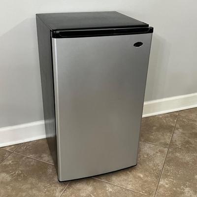 SANYO ~ 2009 Mini Fridge With Freezer