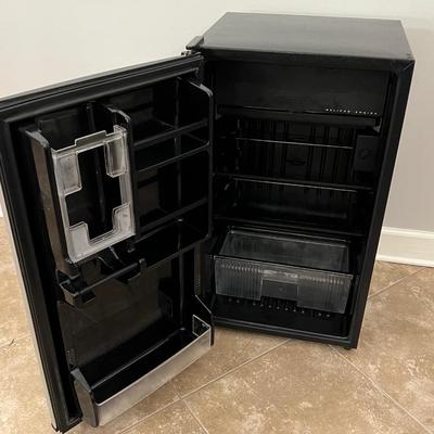 SANYO ~ 2009 Mini Fridge With Freezer