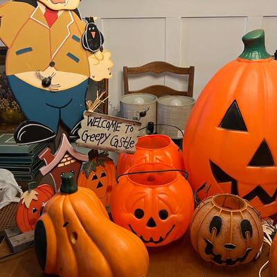 Halloween Pumpkins Decor Lot