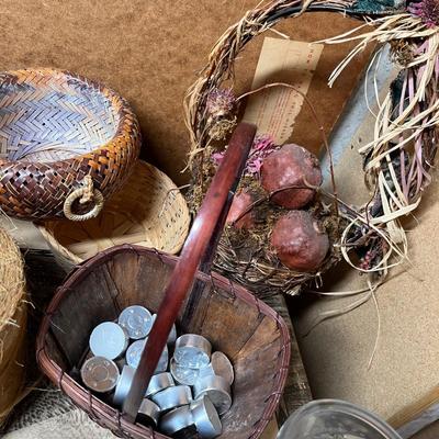 Assorment of crafting items
