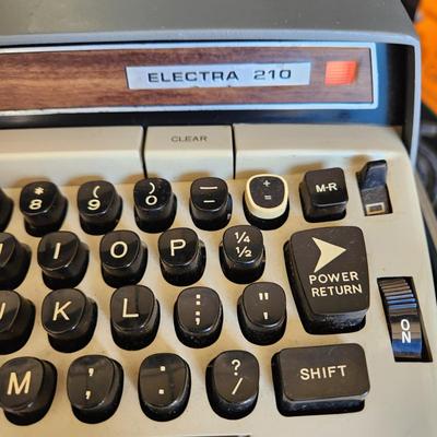 SCM Smith Corona Electra 210 Typewriter tested Working