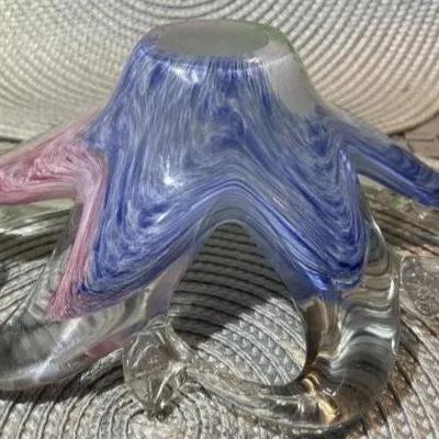 Vintage Decorative 9" x 6.5" Art Glass Bowl in VG Preowned Condition Nicely Made.