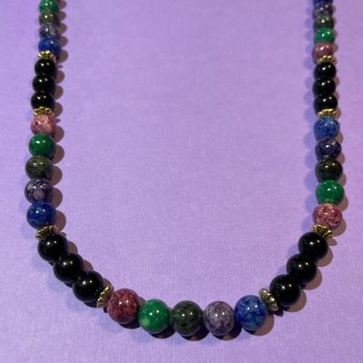 Vintage Onyx/Agate 28" Fashion Bead Necklace w/Gold-tone Spacers in VG Preowned Condition.