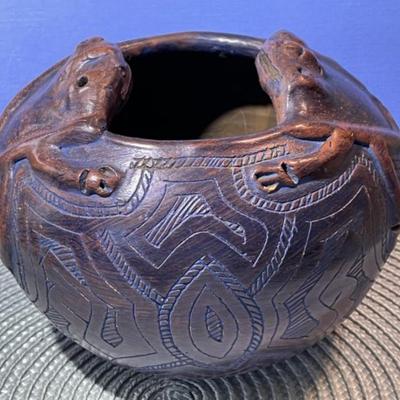 Vintage Scarce Brazil Signed Reis Para Frog Pottery Bowl 6" x 5" in VG Preowned Condition.